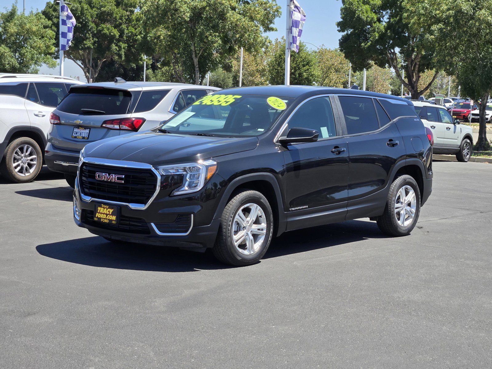 Used 2024 Ebony Twilight Metallic GMC SLE image 6