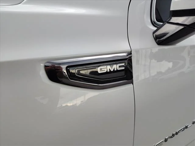 2024 GMC Yukon Denali Ultimate - Photo 8