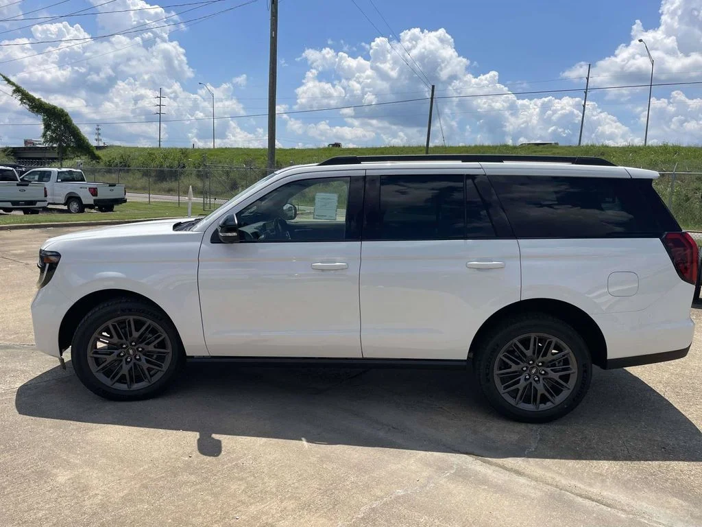 New 2027 Star White Metallic Tri-Coat Ford Platinum image 6