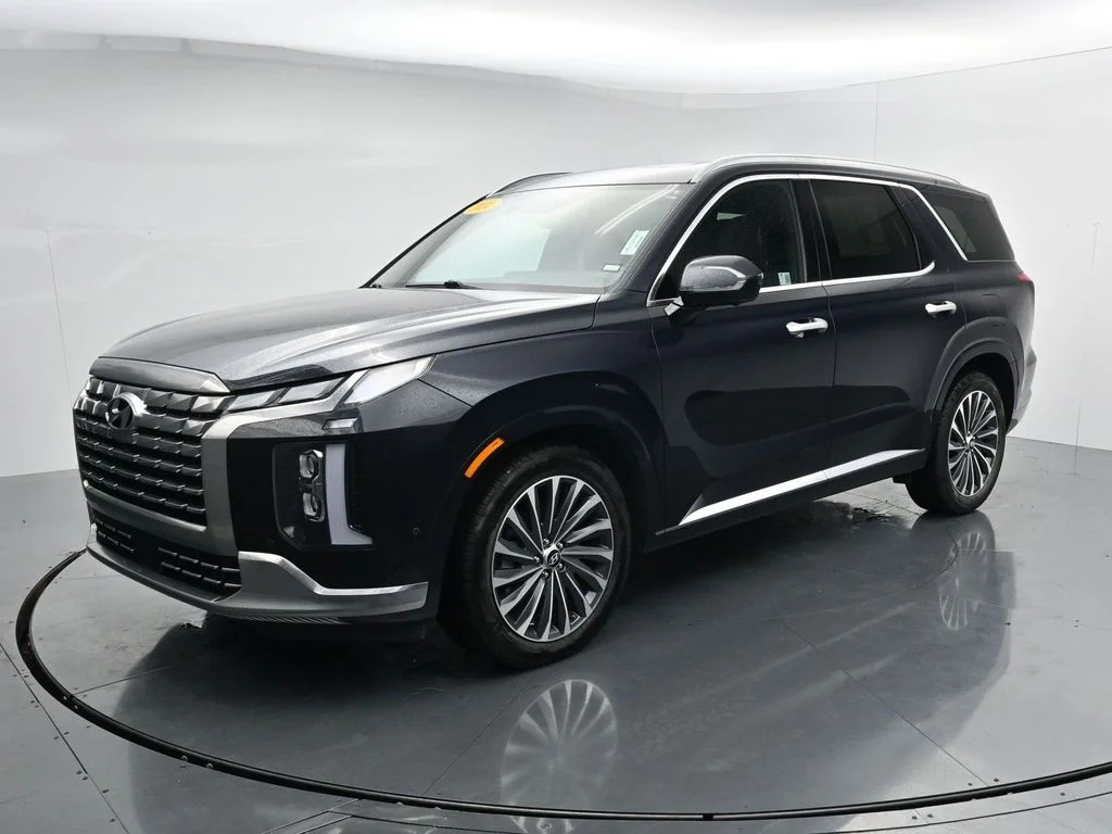 Used 2024 White Hyundai Calligraphy image 3
