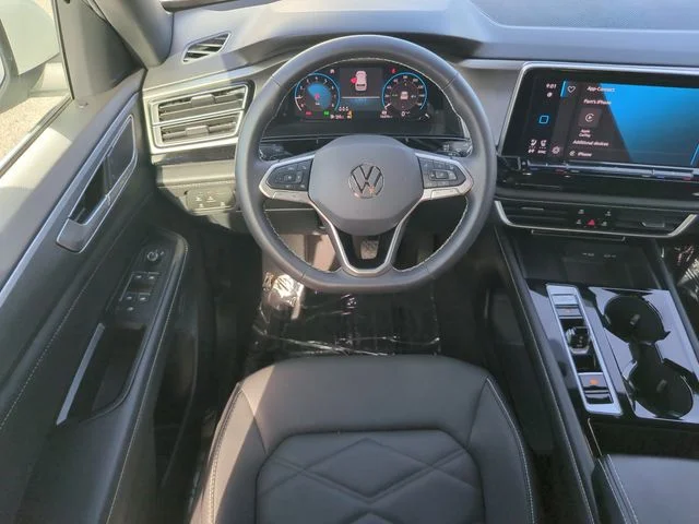 Used 2024 White Volkswagen 2.0T SE w/Technology image 12