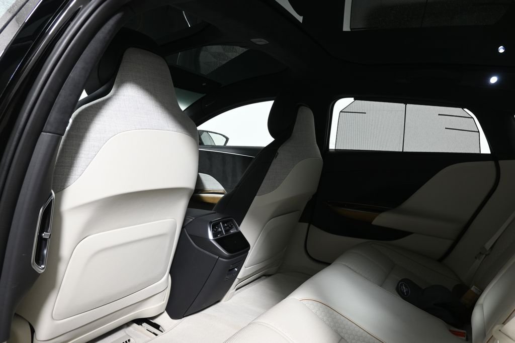 Used 2022 Black Lucid Grand Touring image 7