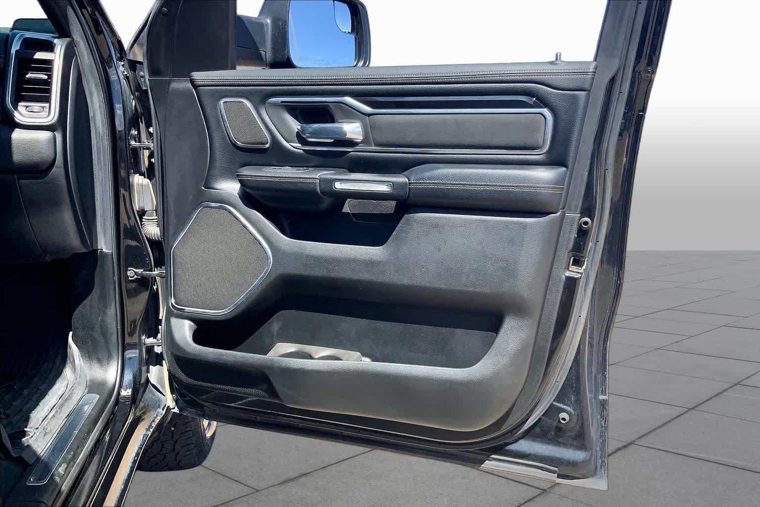 Used 2019 Diamond Black Crystal Pearlcoat Ram Laramie image 23