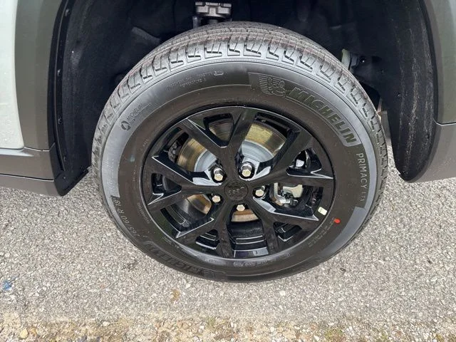 New 2026 Silver Jeep Laredo image 10