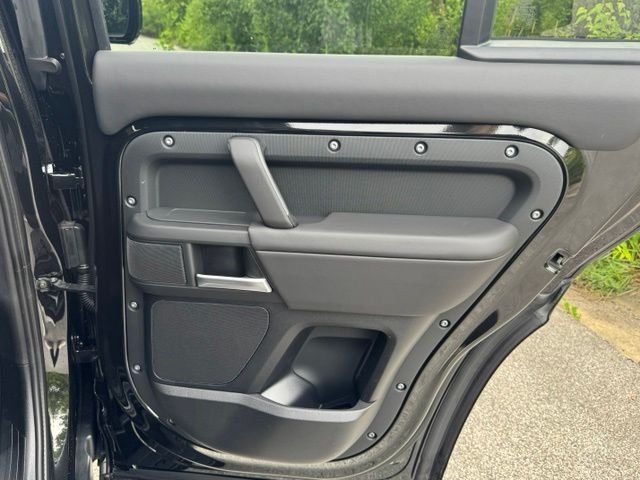 New 2026 Santorini Black Land Rover X-Dynamic SE image 15