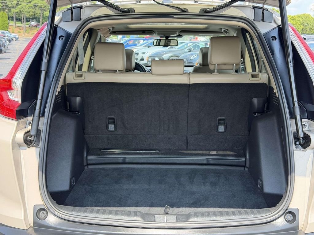Used 2018  Honda Touring image 14