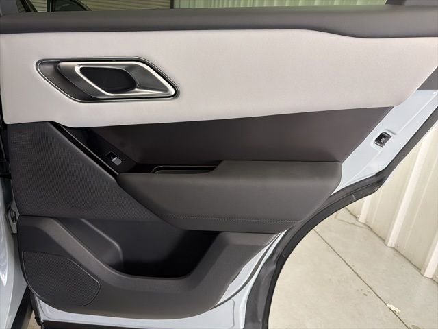 New 2026 Arroios Grey Land Rover Dynamic SE image 19
