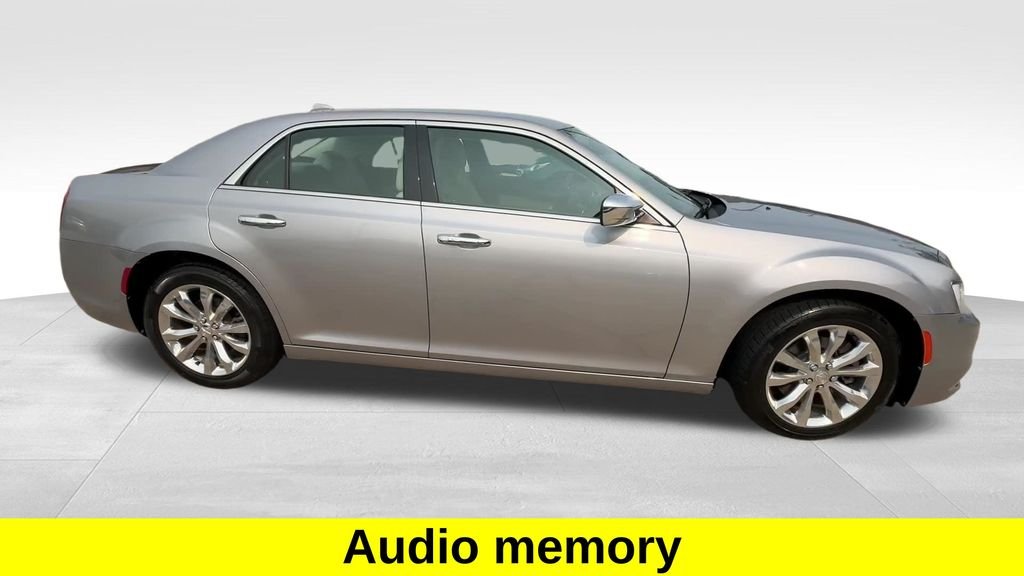 Used 2018 Silver Chrysler Limited image 9