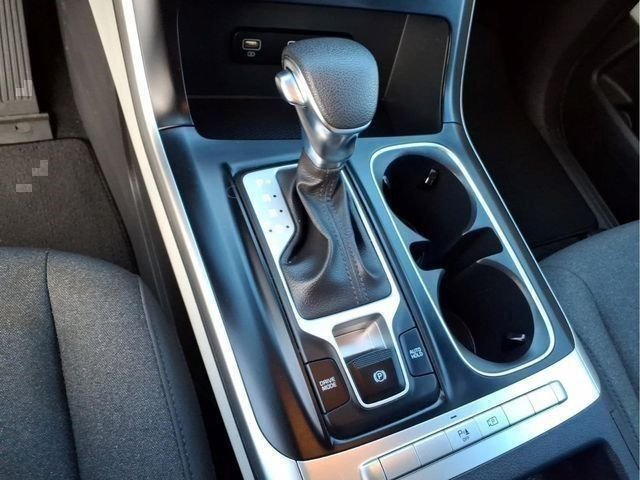 Used 2024 White Kia LX image 28