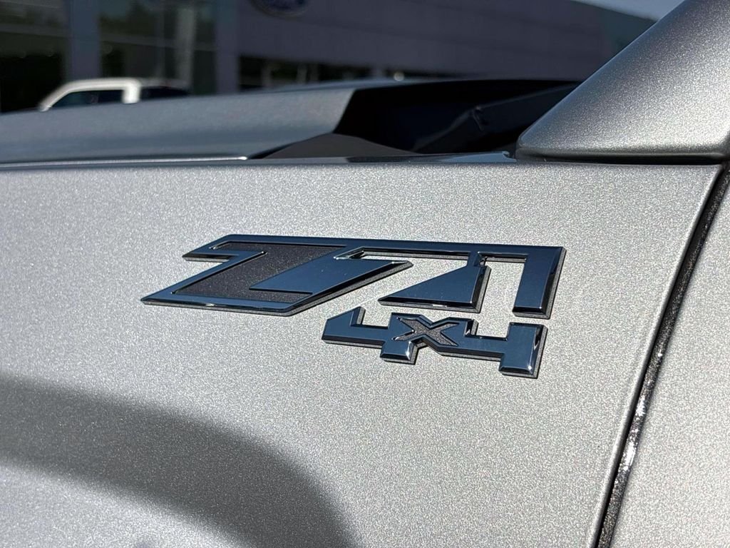 Used 2019 Silver GMC SLE image 29