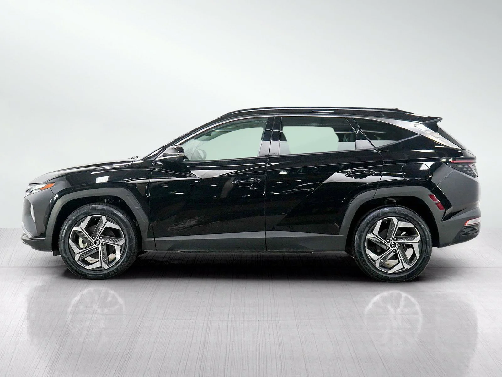 Used 2024 Hyundai Tucson Limited with VIN 5NMJECDE9RH360765 for sale in Burnsville, Minnesota