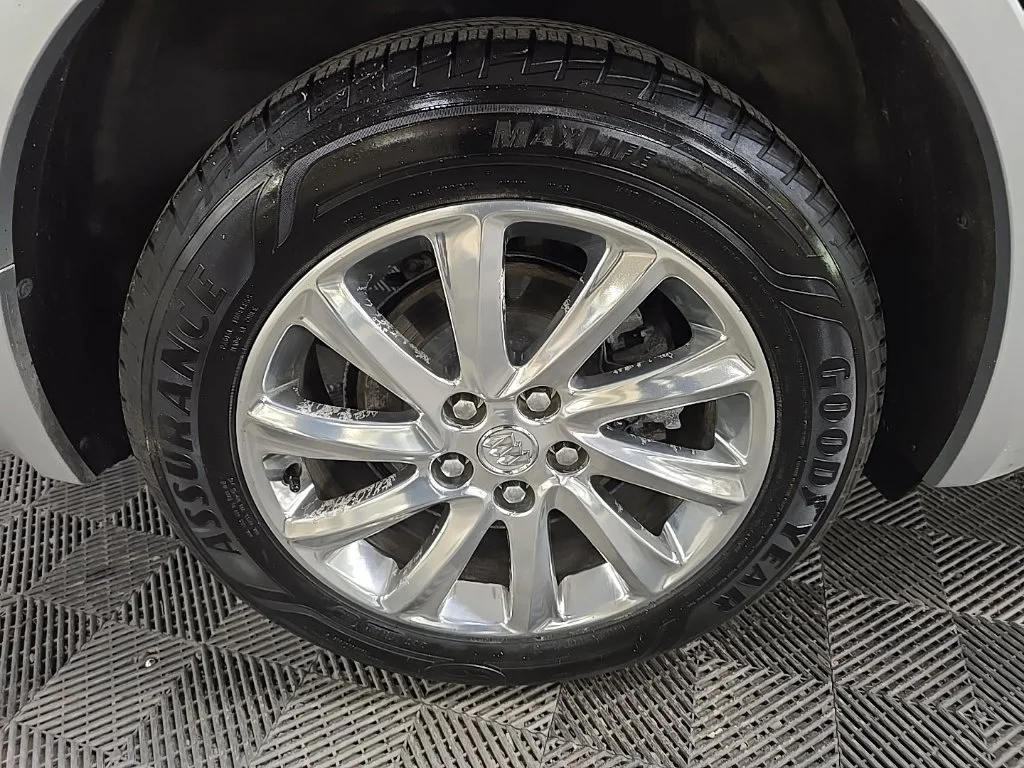 Used 2019 Silver Buick Essence image 16