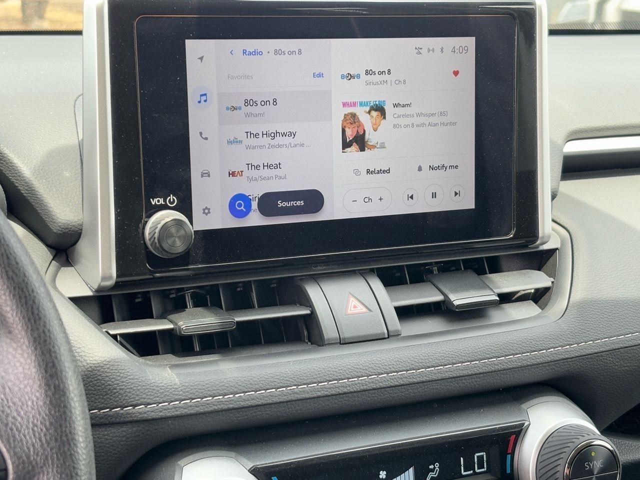 2025 Toyota RAV4 LE - Photo 24