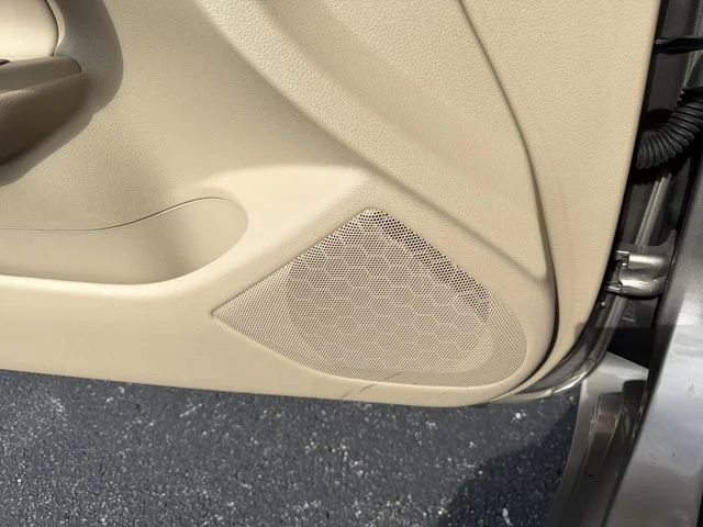 Used 2015  Nissan 2.5 SV image 21