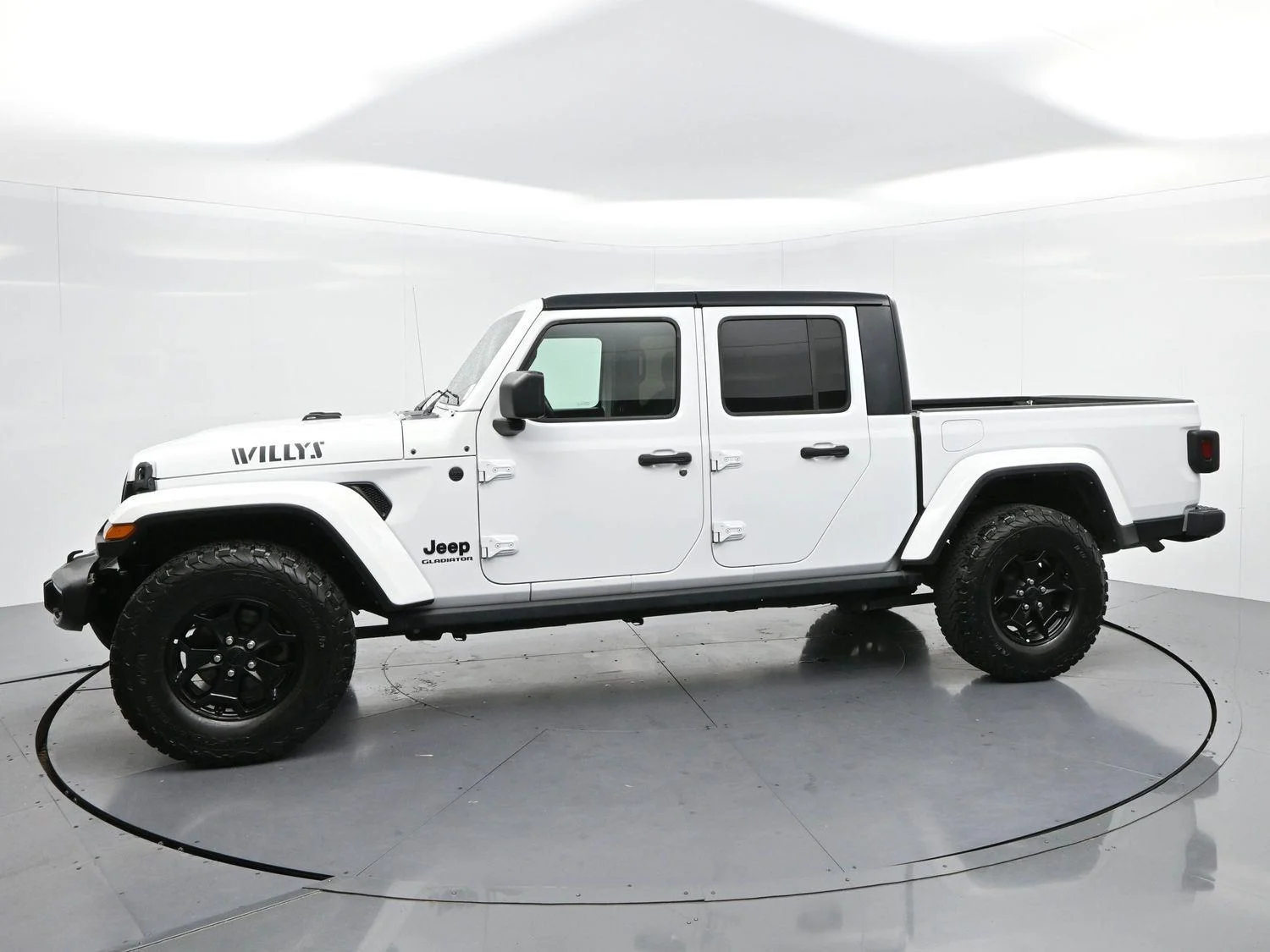 Used 2022 White Jeep Willys image 4