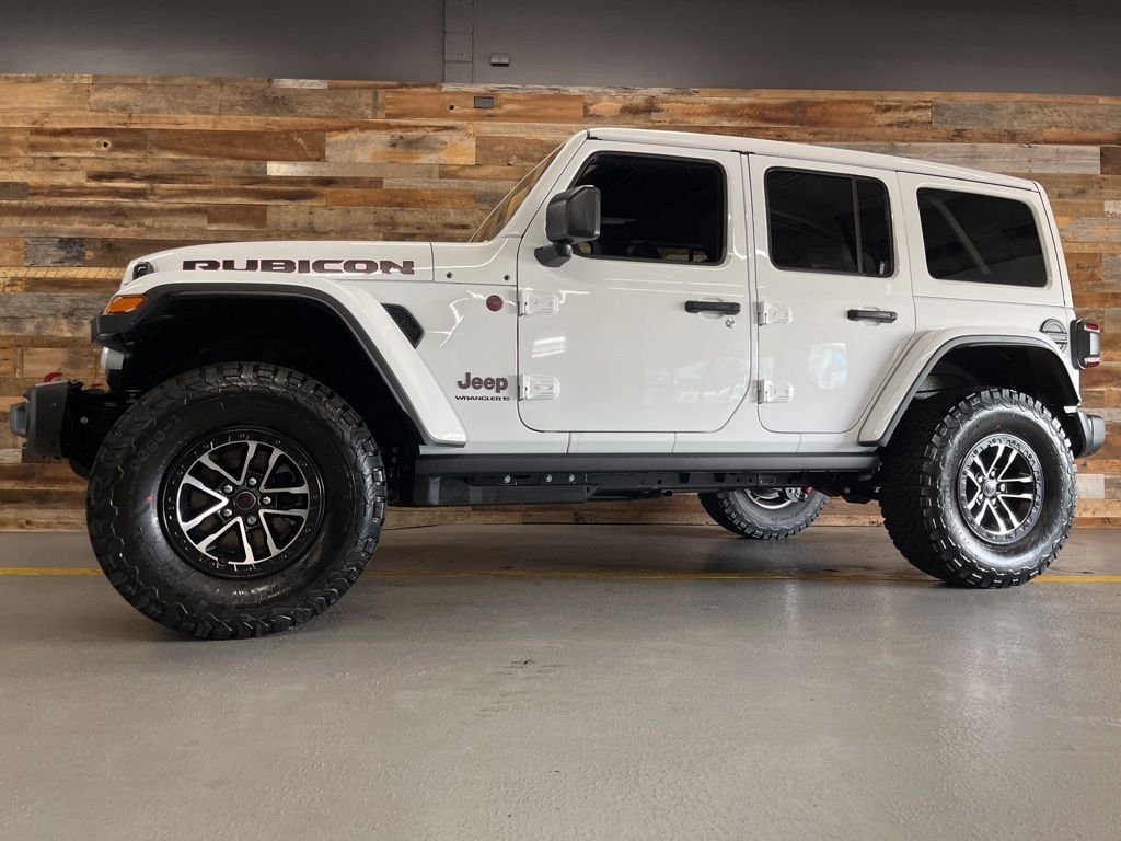 New 2026 Bright White Clear-Coat Exterior Paint Jeep Rubicon X image 19