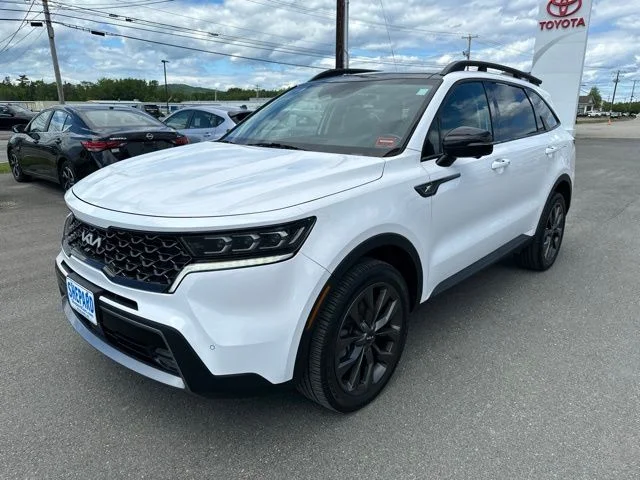 Used 2022 White Kia X-Line SX Prestige image 3