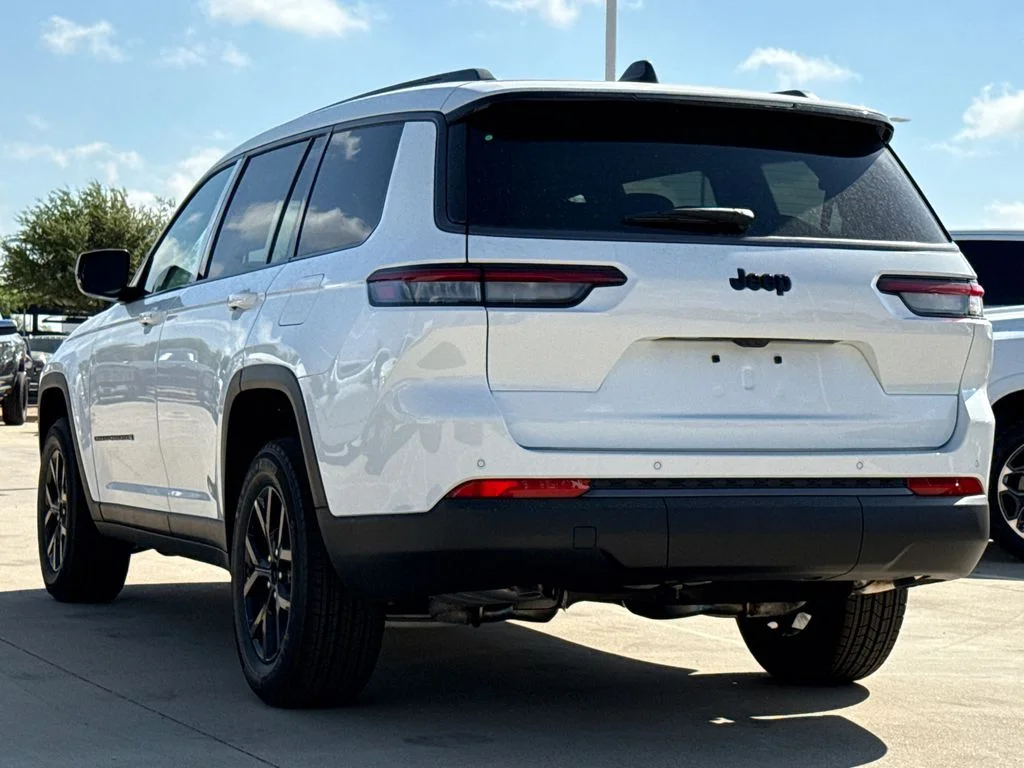 New 2026 Bright White Clear-Coat Exterior Paint Jeep Altitude image 5