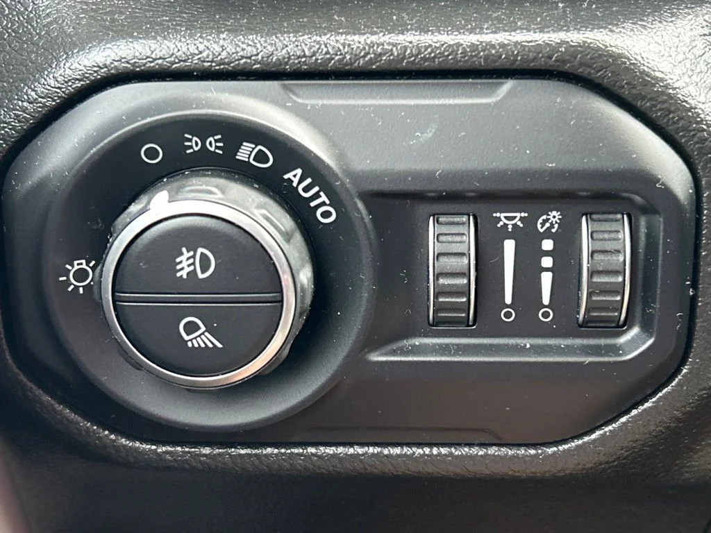 Used 2022 Bright White Clearcoat Jeep Overland image 28
