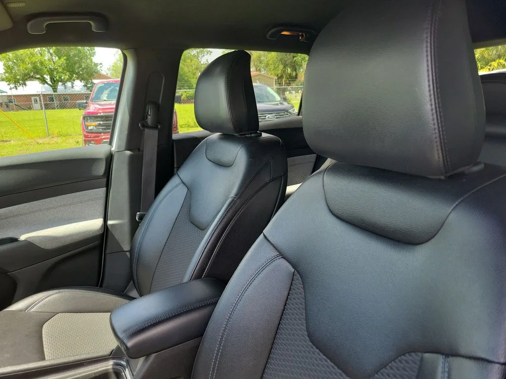 Used 2024 Bright White Clearcoat Jeep Latitude image 21