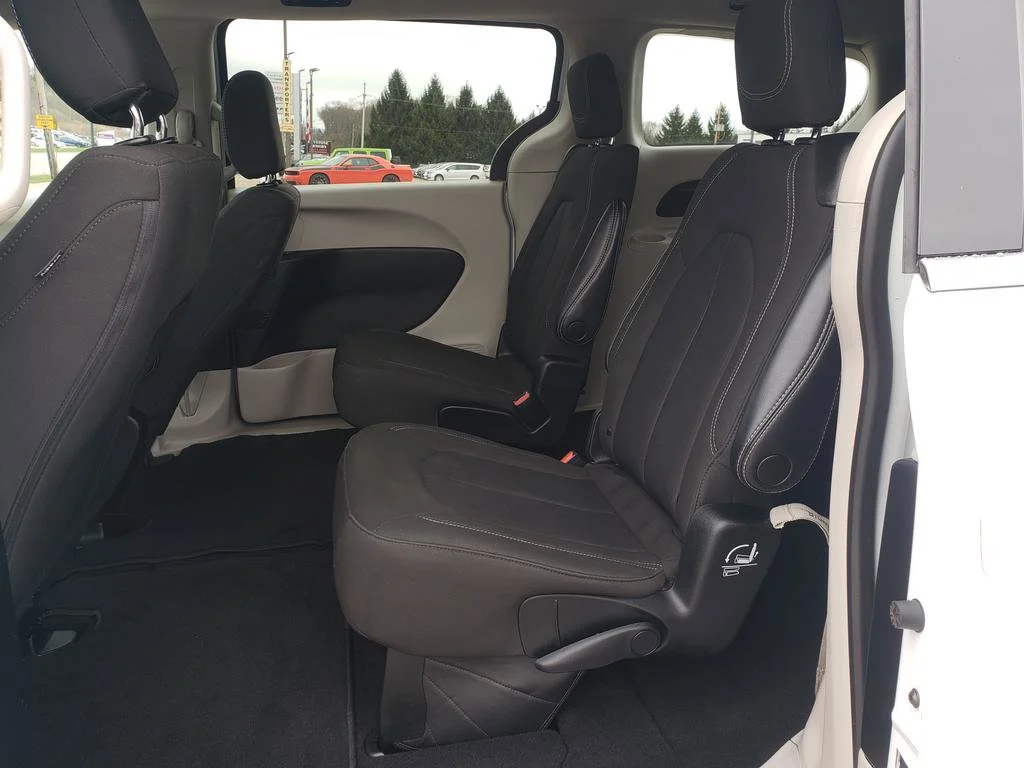 Used 2023 Bright White Clearcoat Chrysler LX image 12
