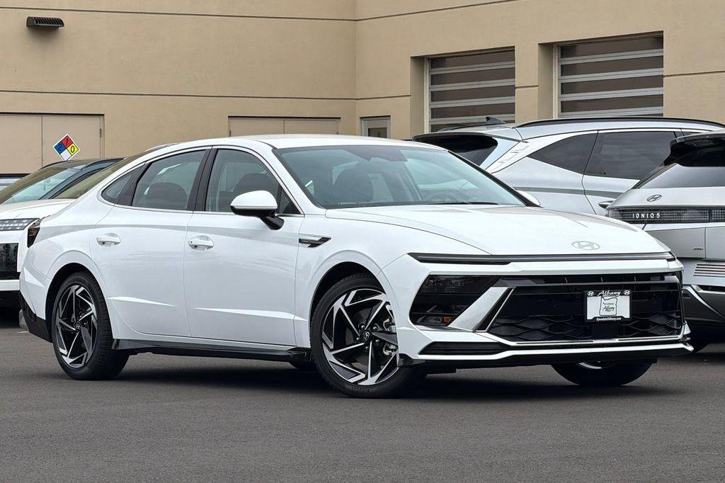 New 2026 White Hyundai SEL Sport image 2