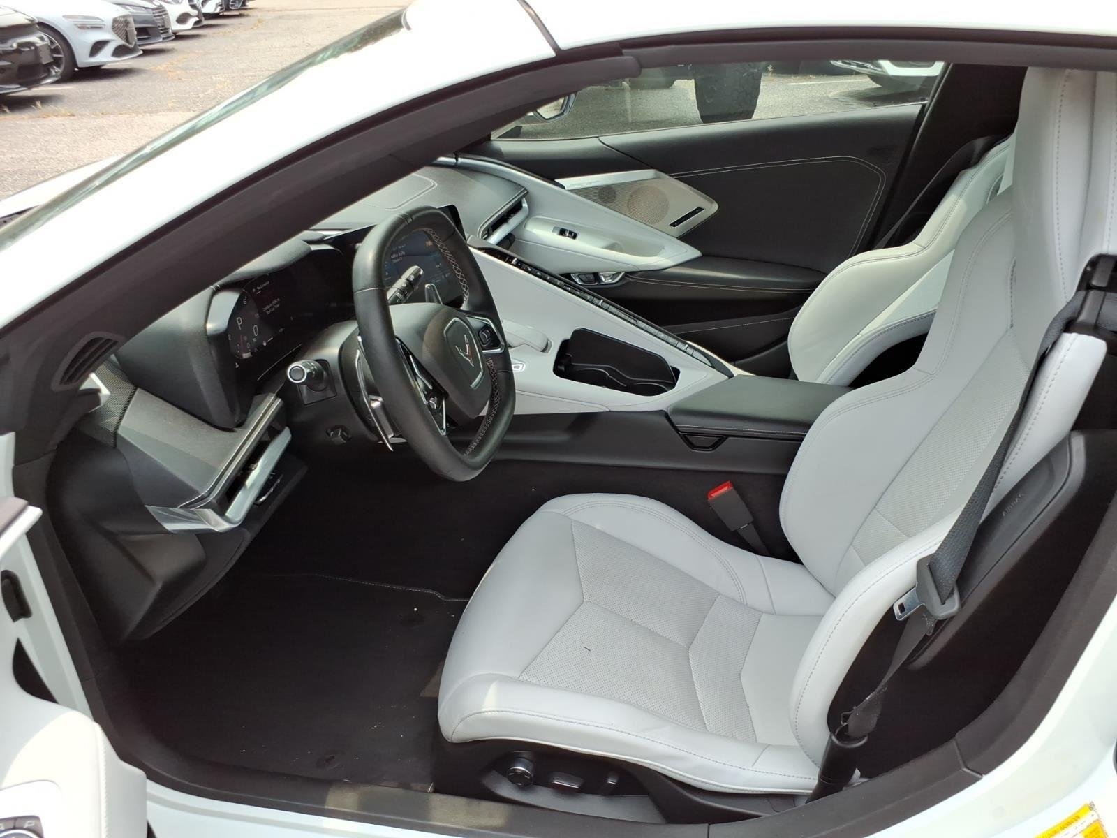 Used 2022 Arctic White Chevrolet 2LT image 15
