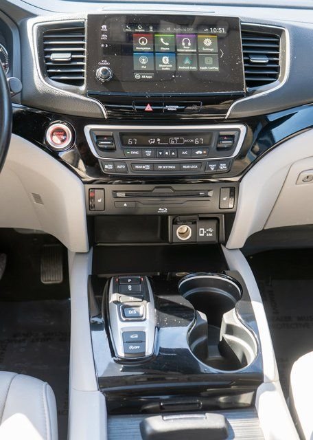 Used 2020 Modern Steel Metallic Honda Touring image 17