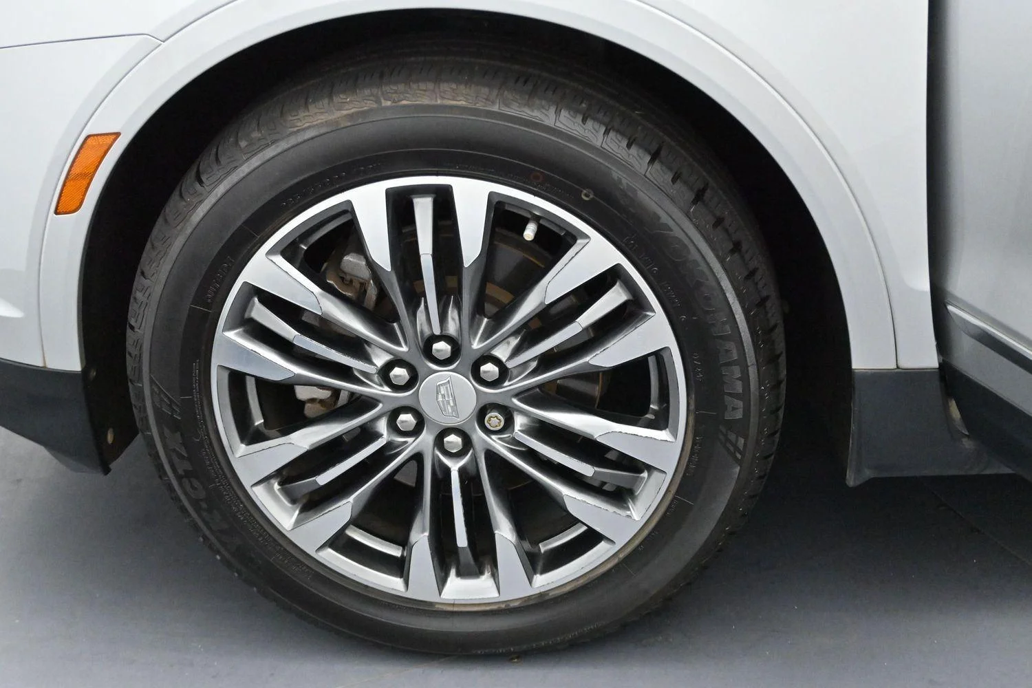 Used 2019 RADIANT SILVER METALLIC Cadillac Luxury FWD image 39