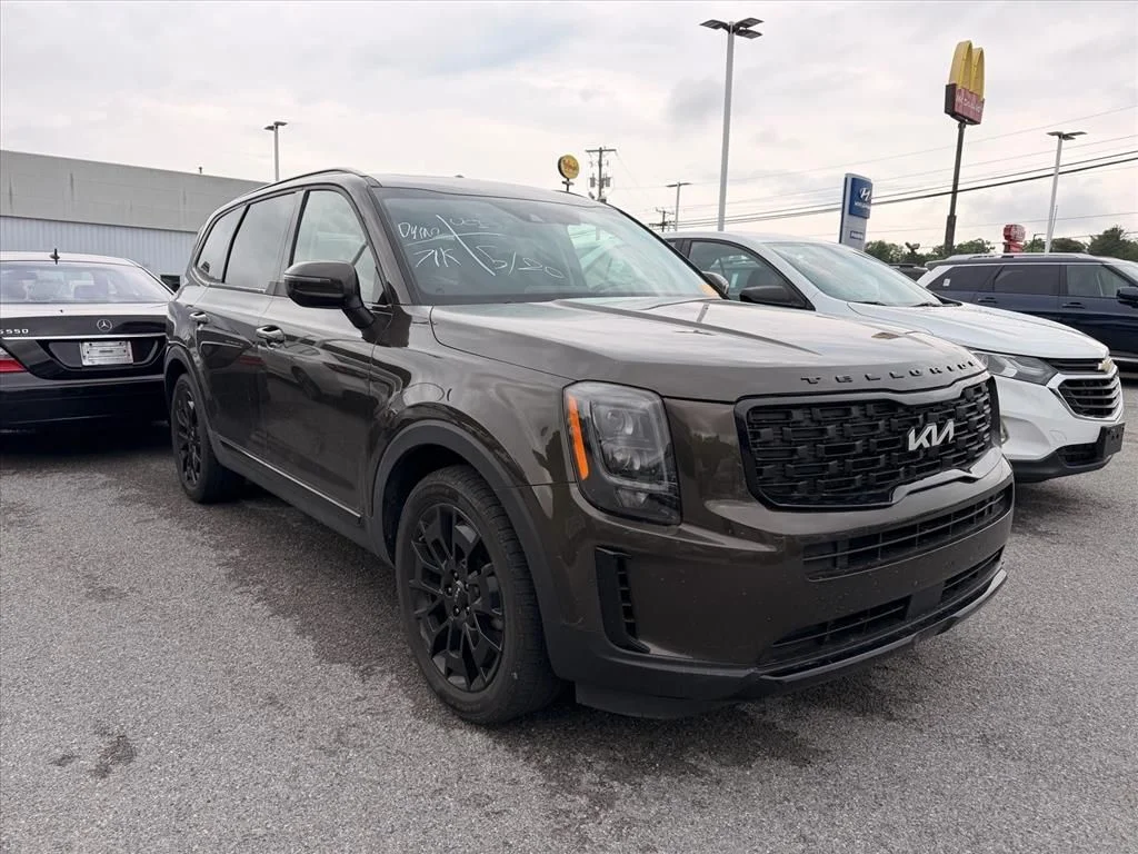 Used 2022 Green Kia EX image 8