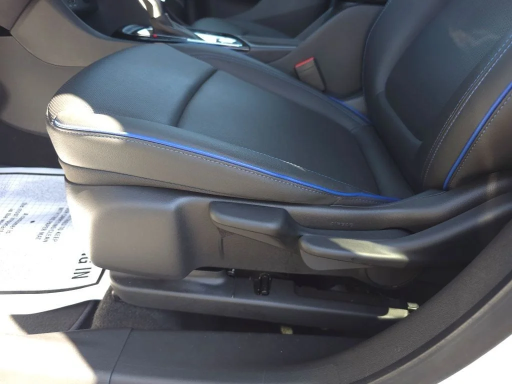 Used 2025 Summit White Buick 4dr Sport Touring w/ Power Liftgate image 13