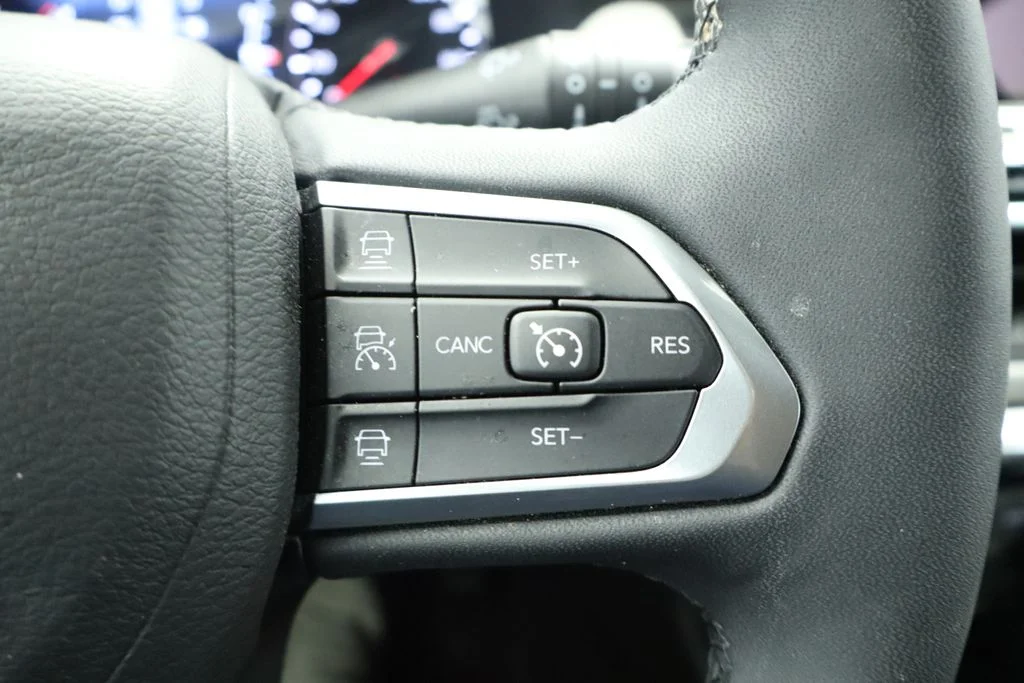 Used 2024 White Jeep Limited image 35