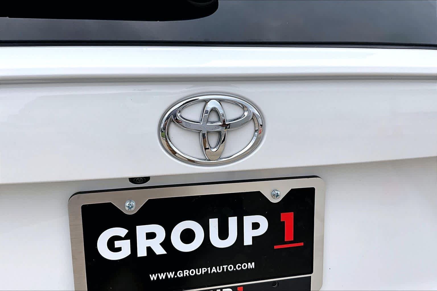 Used 2025 Ice Cap Toyota XLE image 31