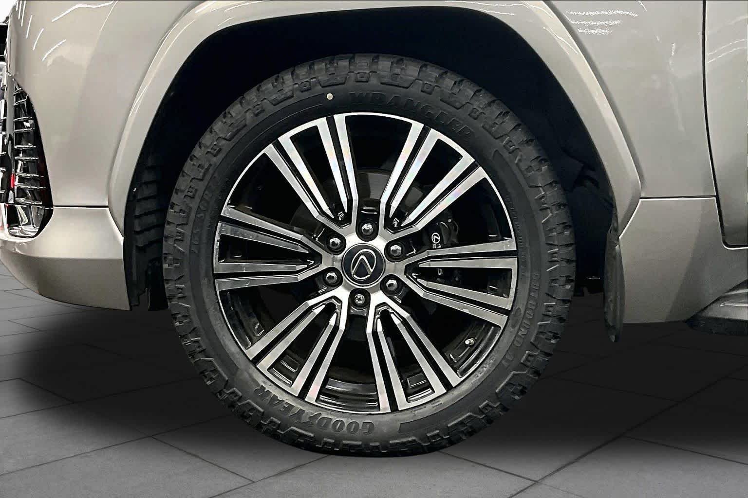 Used 2022 Atomic Silver Lexus Luxury image 10