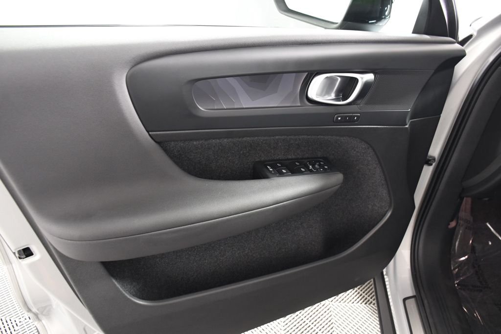 Used 2023 Silver Dawn Metallic Volvo Twin Core image 14