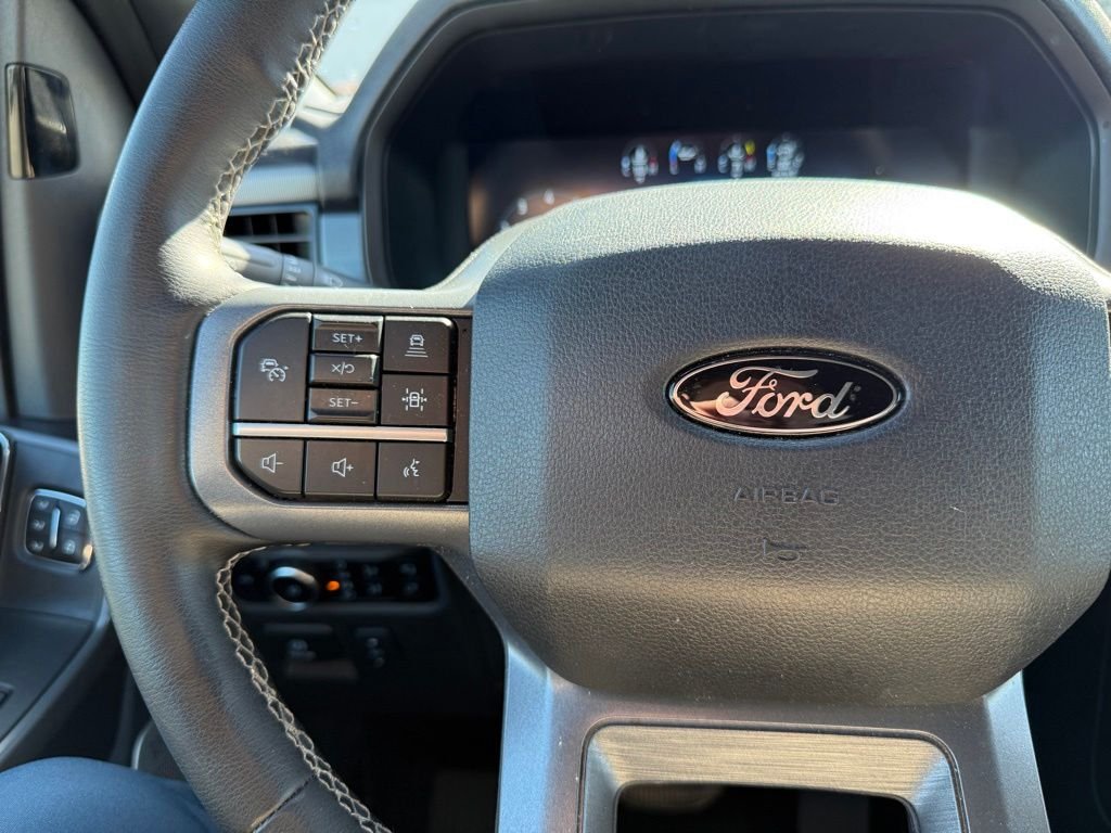 Used 2025 Carbonized Gray Metallic Ford Lariat image 12
