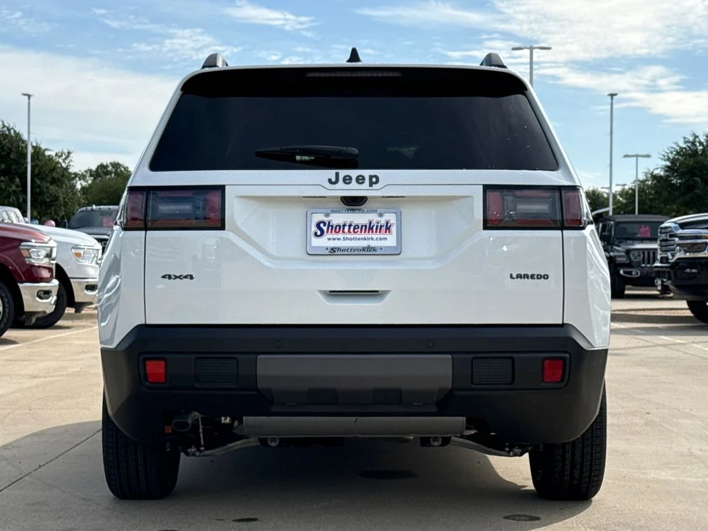 New 2026 Bright White Clear-Coat Exterior Paint Jeep Laredo image 7