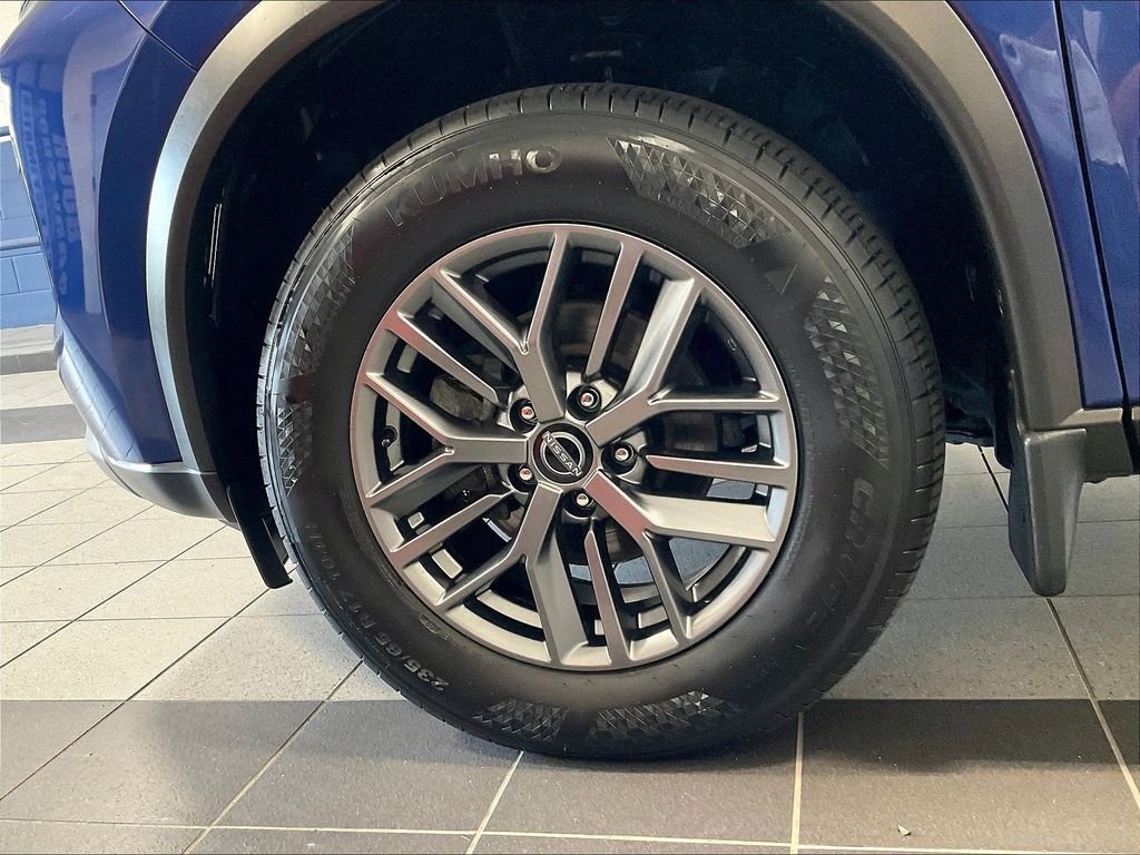 Used 2023 Blue Nissan S image 7