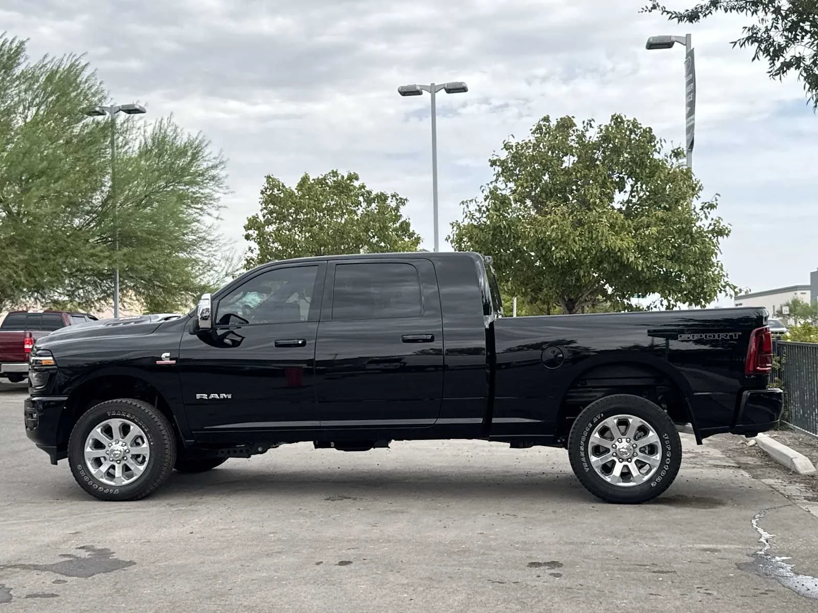 New 2026 Diamond Black Crystal Pearl-Coat Exterior Paint RAM Laramie image 5