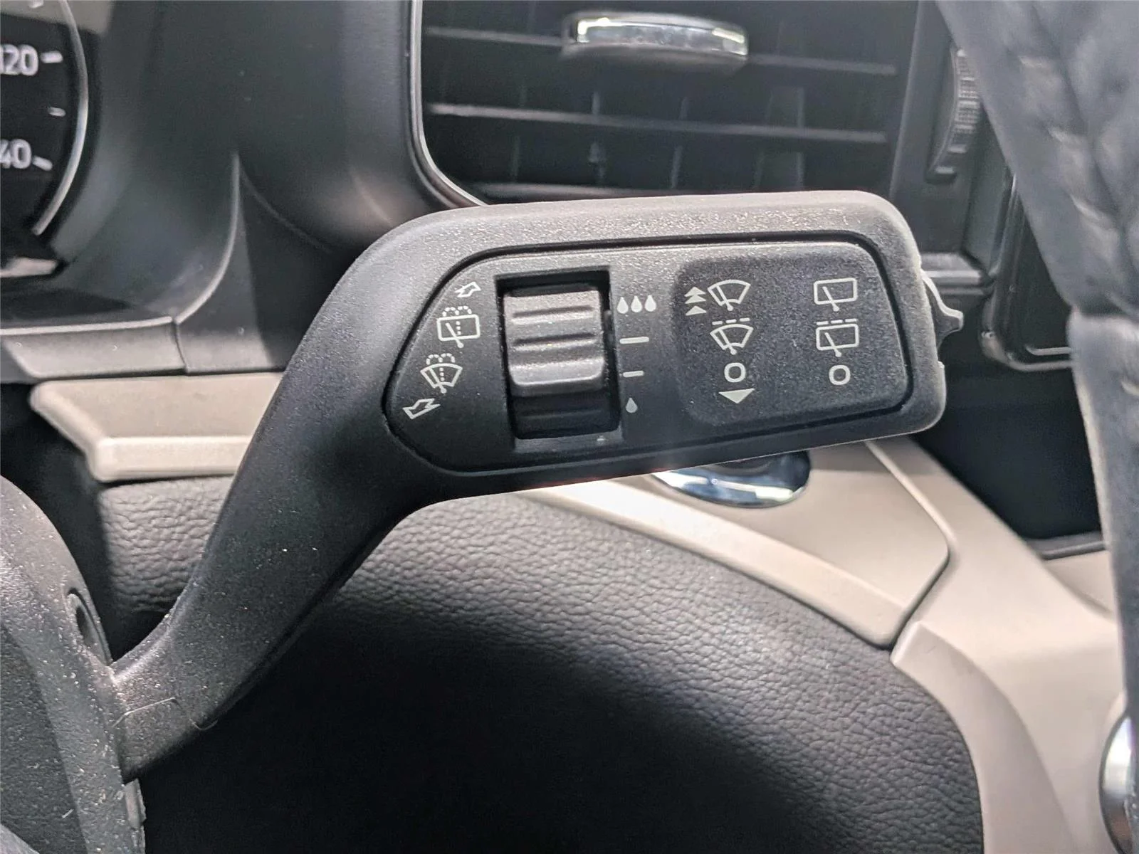 Used 2023  Ford XLT image 28