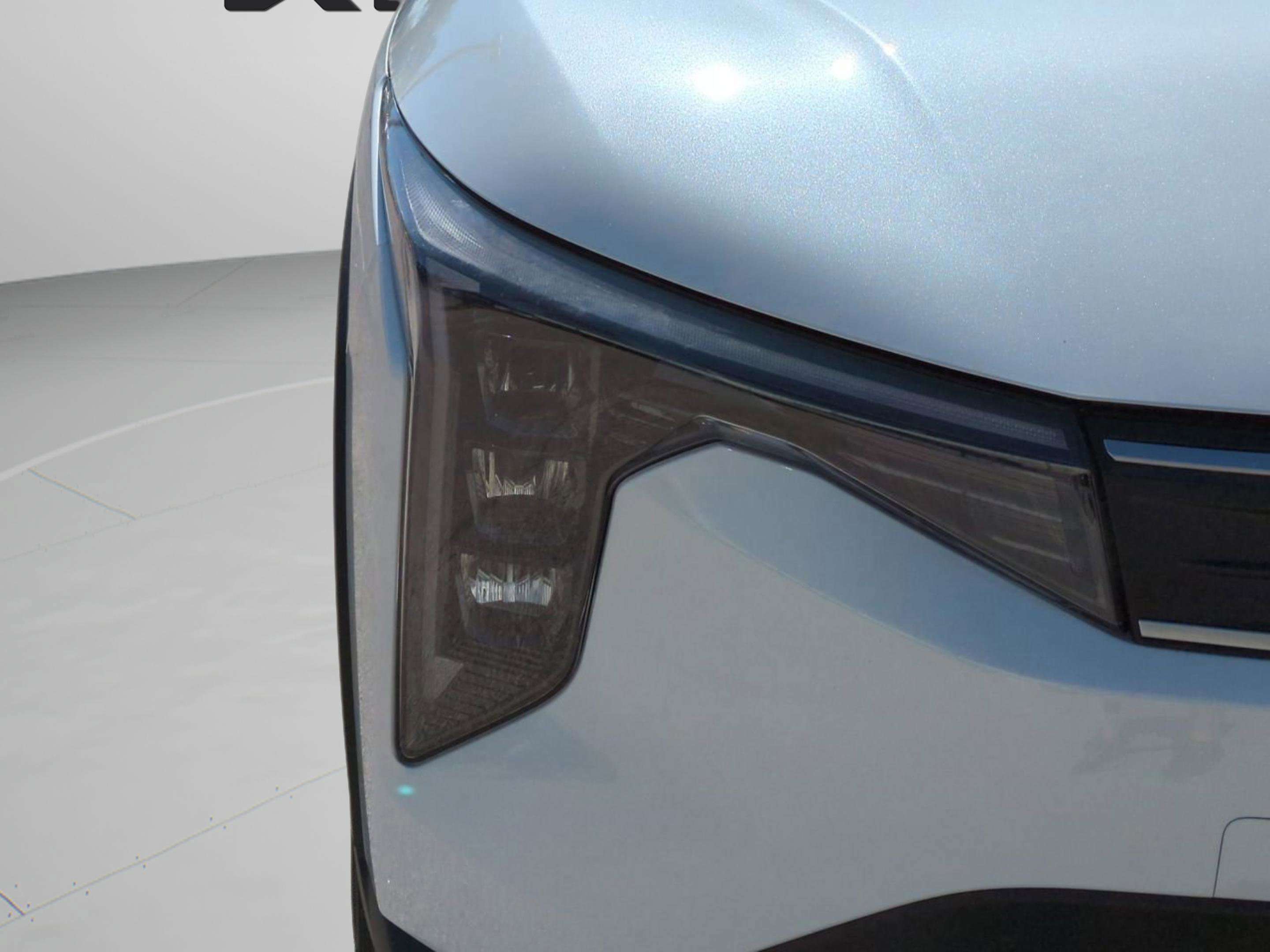 New 2026 Snow White Pearl Kia LXS image 10
