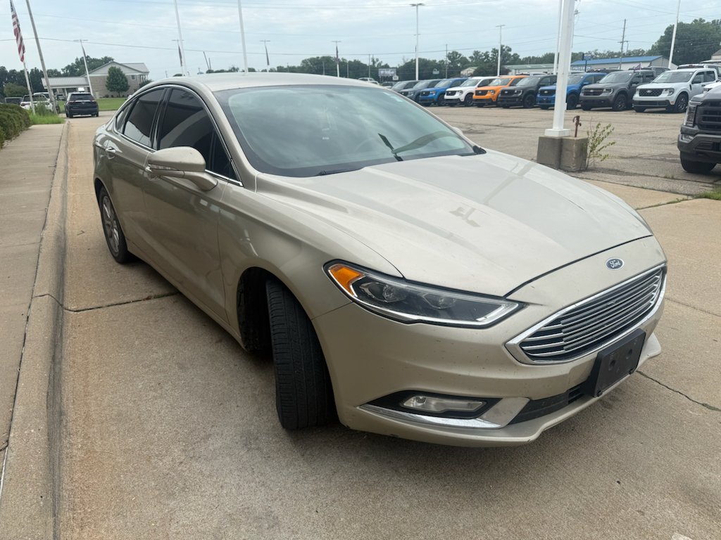 Used 2017  Ford SE image 6