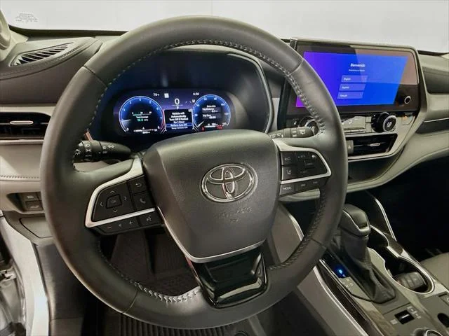 Certified Used 2025 CELESTIAL SILVER Toyota  image 11