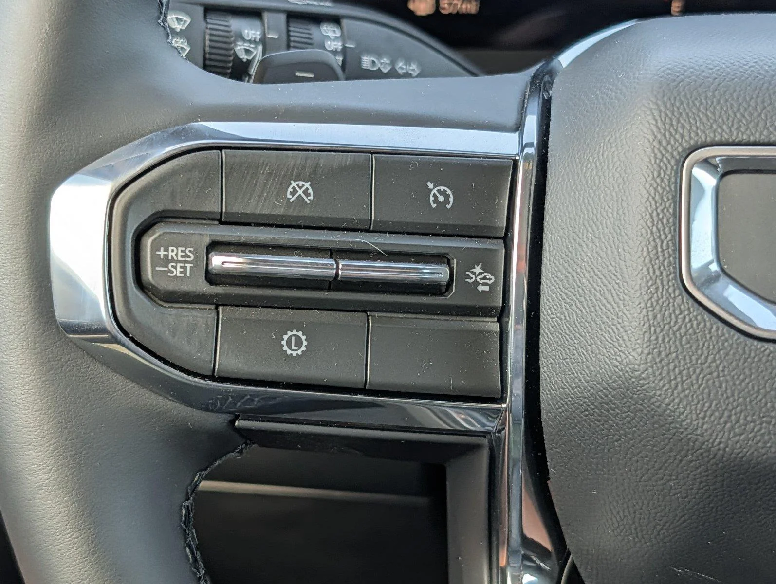 New 2026 Crystal Metallic GMC Elevation image 22