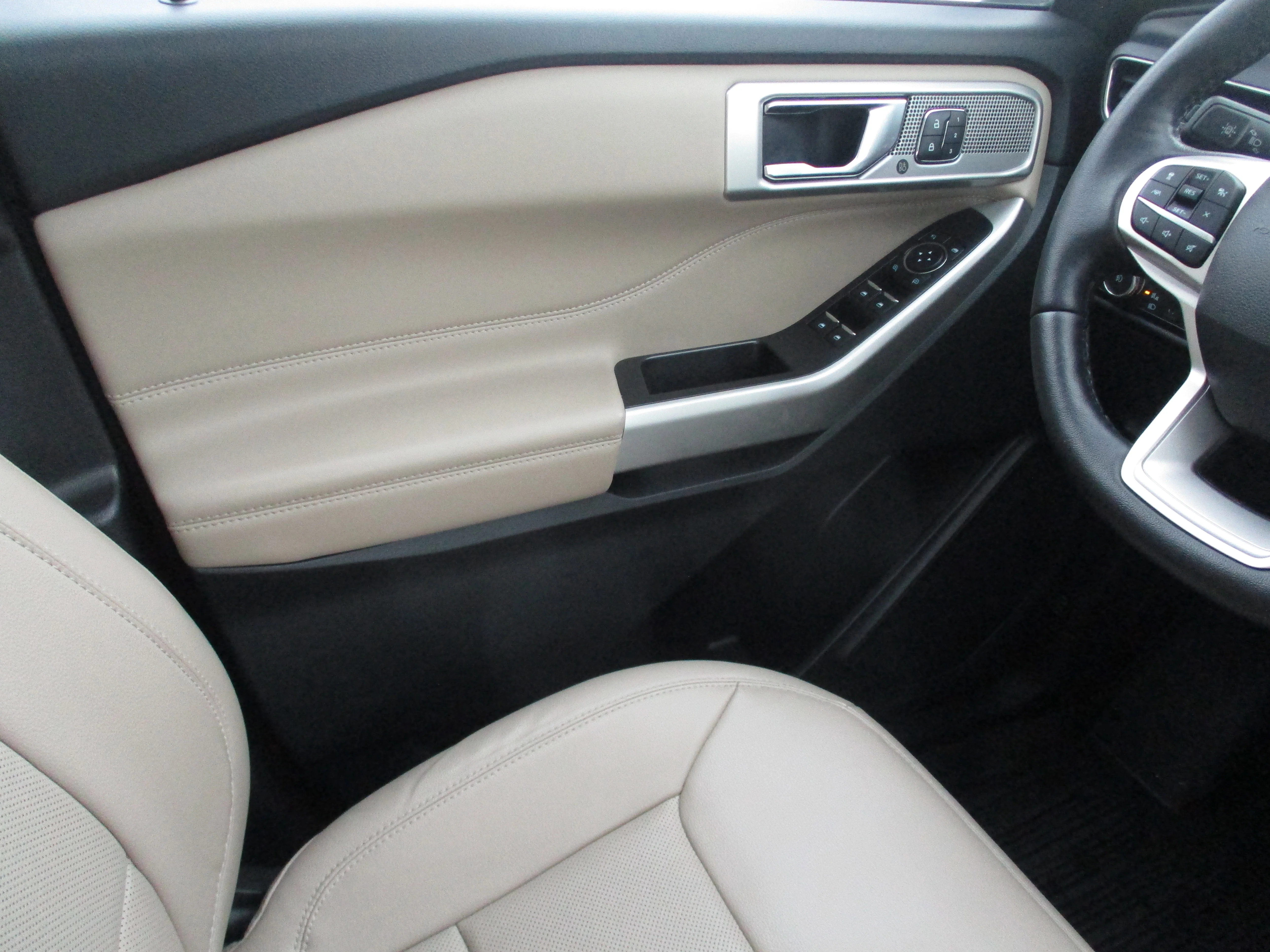 Used 2022 Star White Metallic Tri-Coat Ford Limited image 51