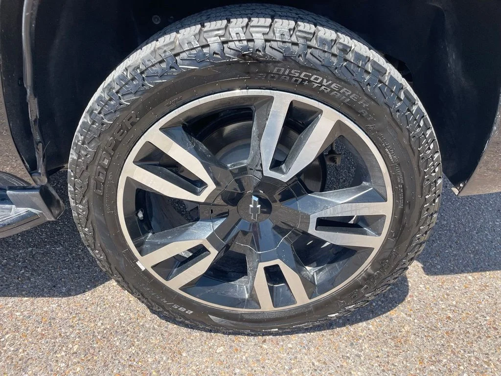 Used 2019 Black Chevrolet Premier image 18
