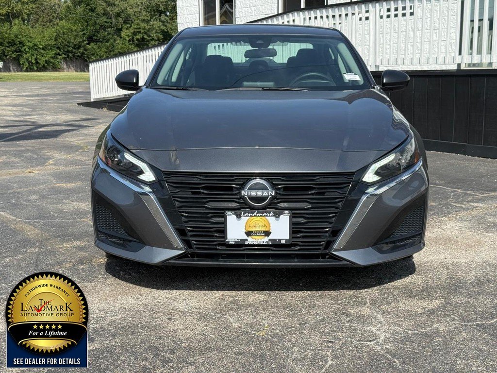 Used 2025 Gun Metallic Nissan SV FWD image 2