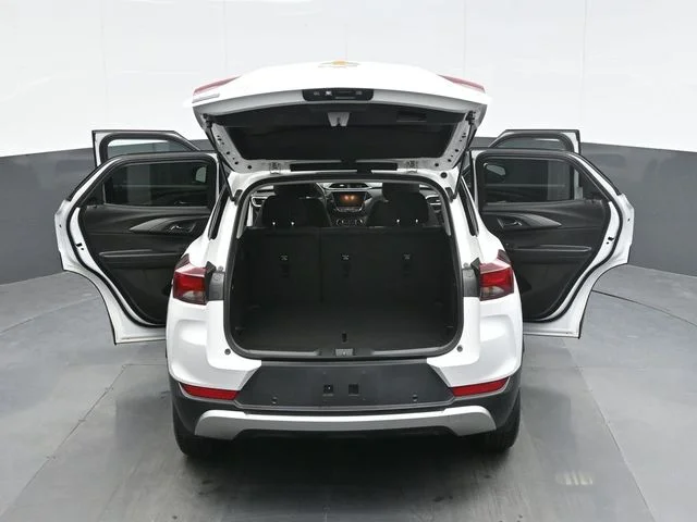 Used 2022 White Chevrolet LT image 27