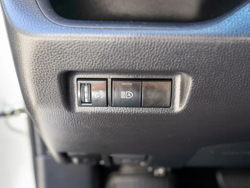 Used 2019 Silver Toyota XLE image 18