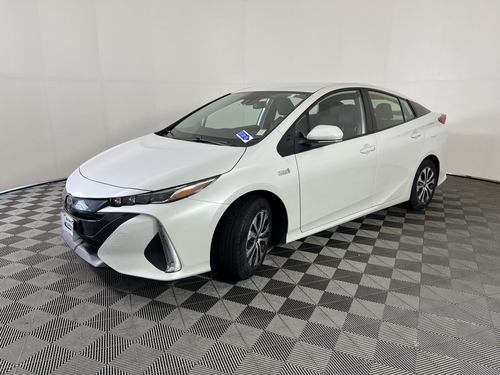 Used 2022 Wind Chill Pearl Toyota XLE image 7